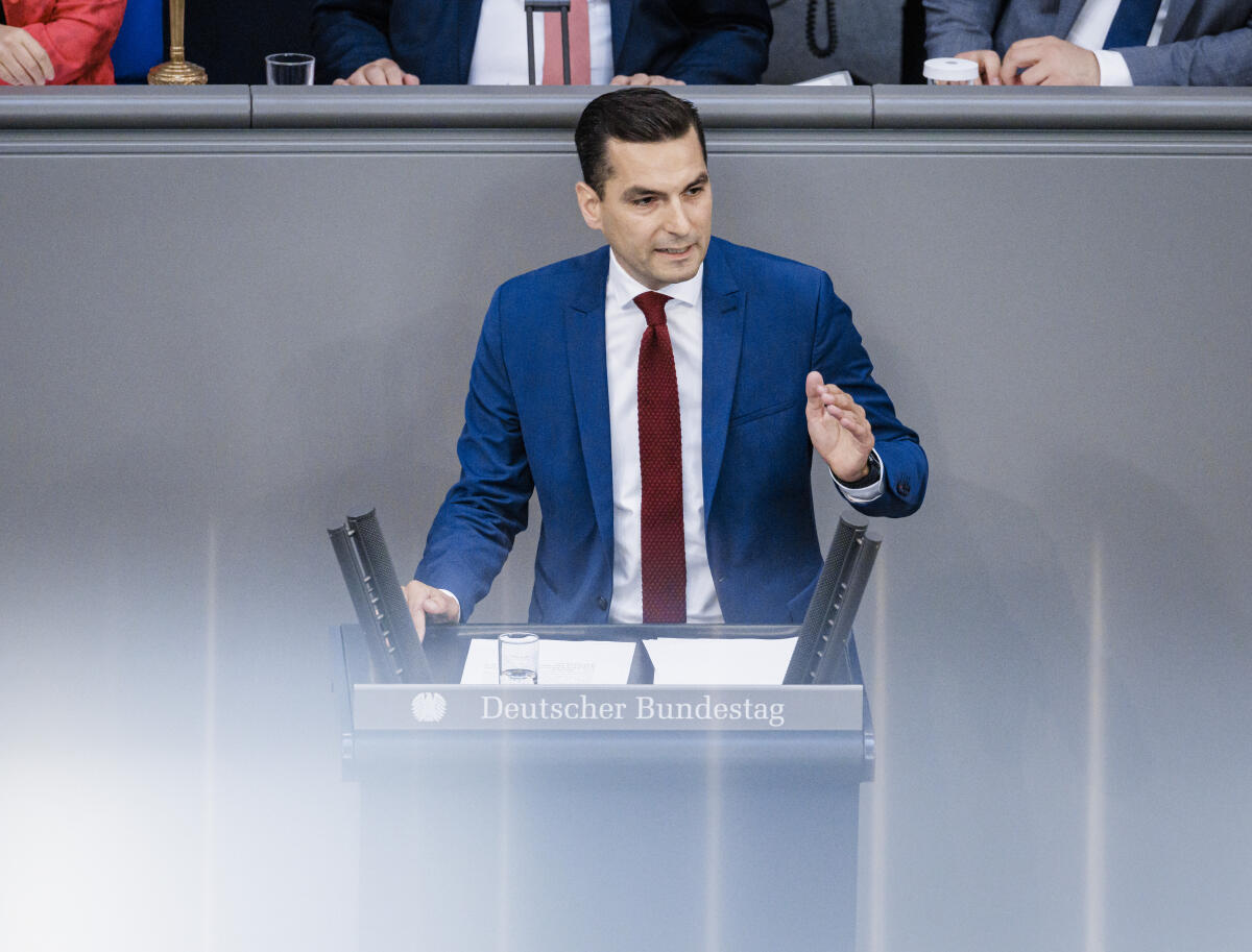 Nicolas Zippelius, CDU/CSU, MdB, hält eine Rede zu EPL 23 „Wirtschaftliche Zusammenarbeit und Entwicklung“ im Plenum. Zippelius, Nicolas Nicolas Zippelius, CDU/CSU, MdB, hält eine Rede zu EPL 23 „Wirtschaftliche Zusammenarbeit und Entwicklung“ im Plenum.