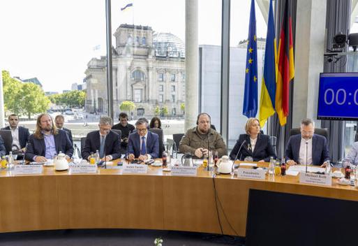 Bas, Bärbel; Roth, Michael; Hofreiter, Anton; Stefantschuk, Ruslan; Melnyk, Andrij; Taruta, Serhij Marie-Elisabeth-Lüders-Haus, Anhörungssaal