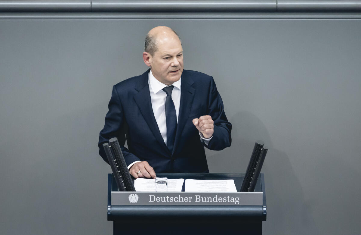 Scholz, Olaf Olaf Scholz, SPD, Bundeskanzler der Bundesrepublik Deutschland, im Rahmen der Generalaussprache zum Etat des Bundeskanzlers und des Bundeskanzleramtes in der 40. Sitzung des Deutschen Bundestages. 1.6.2022