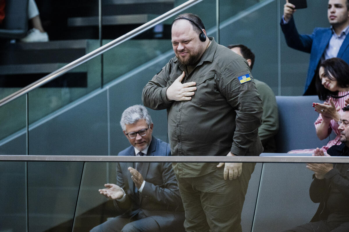 Stefantschuk, Ruslan Bundestagspräsidentin Bärbel Bas hat am Freitag, 3. Juni 2022, den ukrainischen Präsidenten der Werchowna Rada, Ruslan Stefantschuk, unter langanhaltendem Beifall der Abgeordneten des Deutschen Bundestages begrüßt.