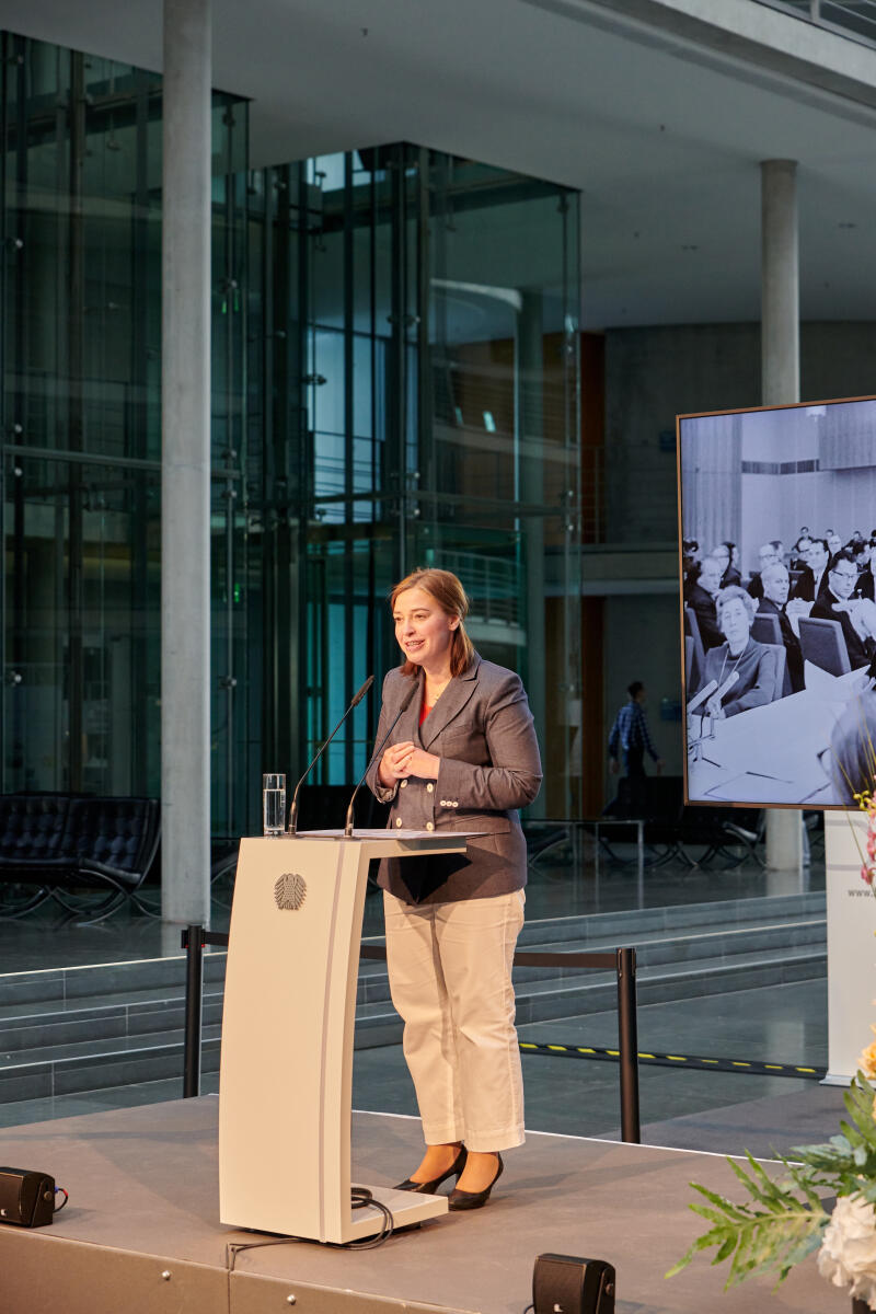 Yvonne Magwas, CDU/CSU, Vizepräsidentin des Deutschen Bundestages, hält die Begrüßungsrede zur Eröffnung der Ausstellung „Verdrängung, Enteignung, Neuanfang: Familienunternehmen in Ostdeutschland von 1945 bis heute“. Die Ausstellung wird im Zeitraum vom 1. bis 24. Juni 2022 im Pauls-Löbe-Haus präsentiert.; Magwas, Yvonne Yvonne Magwas, CDU/CSU, Vizepräsidentin des Deutschen Bundestages, hält die Begrüßungsrede zur Eröffnung der Ausstellung „Verdrängung, Enteignung, Neuanfang: Familienunternehmen in Ostdeutschland von 1945 bis heute“. Die Ausstellung wird im Zeitraum vom 1. bis 24. Juni 2022 im Pauls-Löbe-Haus präsentiert.;