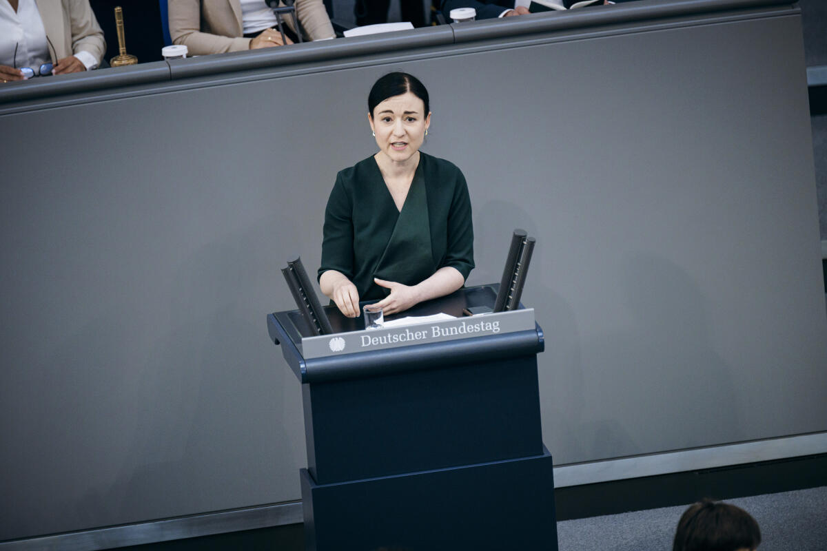 Piechotta, Paula Dr. Paula Piechotta, Bündnis 90/Die Grünen, MdB, hält Rede zu TOP IV "Schlussrunde Haushalt 2022" im Plenum.