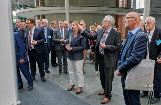 Magwas, Yvonne; Loos, Bernhard; Karlsch, Rainer 