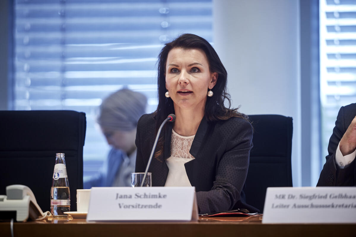 Ausschussvorsitzende Jana Schimke, CDU/CSU, MdB, während der Sitzung des Tourismusausschusses. Schimke, Jana Ausschussvorsitzende Jana Schimke, CDU/CSU, MdB, während der Sitzung des Tourismusausschusses.