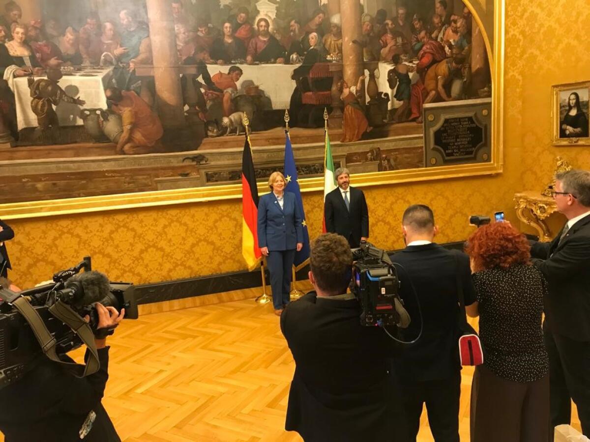  Bundestagspräsidentin Bärbel Bas, SPD, MdB, reist zum Antrittsbesuch nach Rom. Hier mit dem Präsidenten der italienischen Abgeordnetenkammer, Roberto Fico.