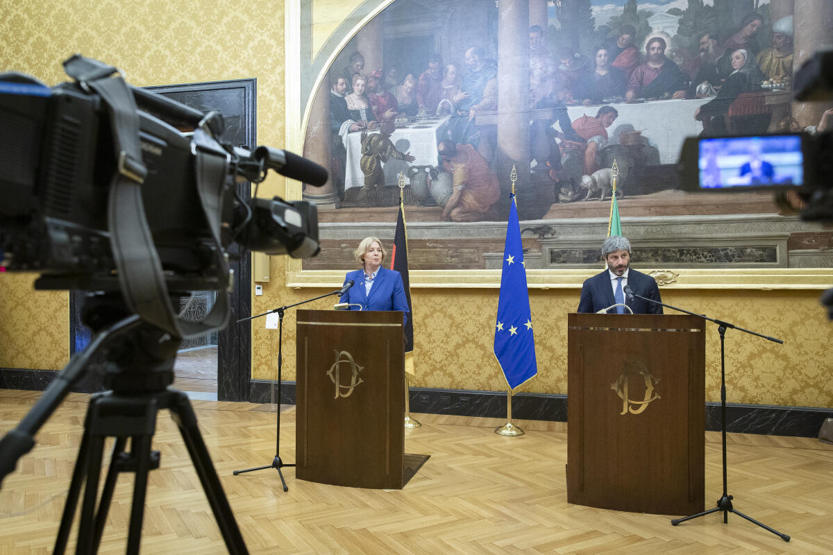 Bundestagspräsidentin Bärbel Bas (l), SPD, MdB, reist zum Antrittsbesuch nach Rom. Hier mit dem Präsidenten der italienischen Abgeordnetenkammer, Roberto Fico (r). Bas, Bärbel; Fico, Roberto Bundestagspräsidentin Bärbel Bas (l), SPD, MdB, reist zum Antrittsbesuch nach Rom. Hier mit dem Präsidenten der italienischen Abgeordnetenkammer, Roberto Fico (r).