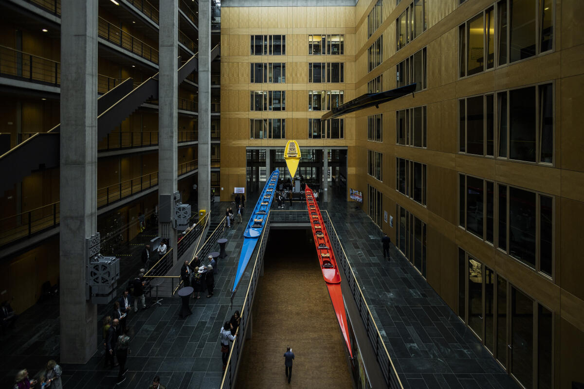  Empfang zur Einweihung der wieder in Betrieb genommenen Installation „Auf und ab und unterwegs“ von Prof. Christiane Möbus.