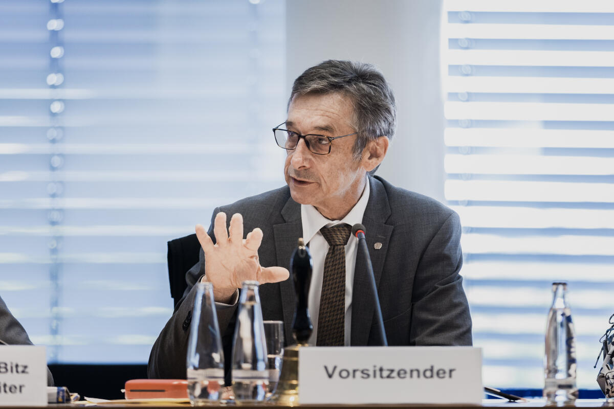 Bundesministerin für wirtschaftliche Zusammenarbeit und Entwicklung Svenja Schulze, SPD, MdB, zu Gast im Ausschuss für wirtschaftliche Zusammenarbeit und Entwicklung unter Leitung des stellvertretenden Vorsitzenden Dr. Christoph Hoffmann (im Bild), FDP, MdB. Hoffmann, Christoph Bundesministerin für wirtschaftliche Zusammenarbeit und Entwicklung Svenja Schulze, SPD, MdB, zu Gast im Ausschuss für wirtschaftliche Zusammenarbeit und Entwicklung unter Leitung des stellvertretenden Vorsitzenden Dr. Christoph Hoffmann (im Bild), FDP, MdB.