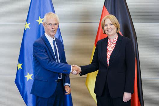 Bas, Bärbel; Kox, Tiny Reichstagsgebäude, 2.OG, Besprechungsraum