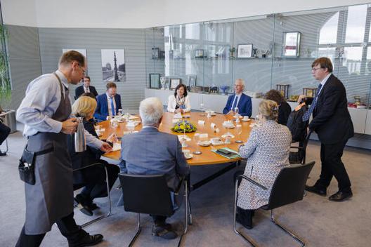Bas, Bärbel; Kox, Tiny Reichstagsgebäude, 2.OG, Besprechungsraum