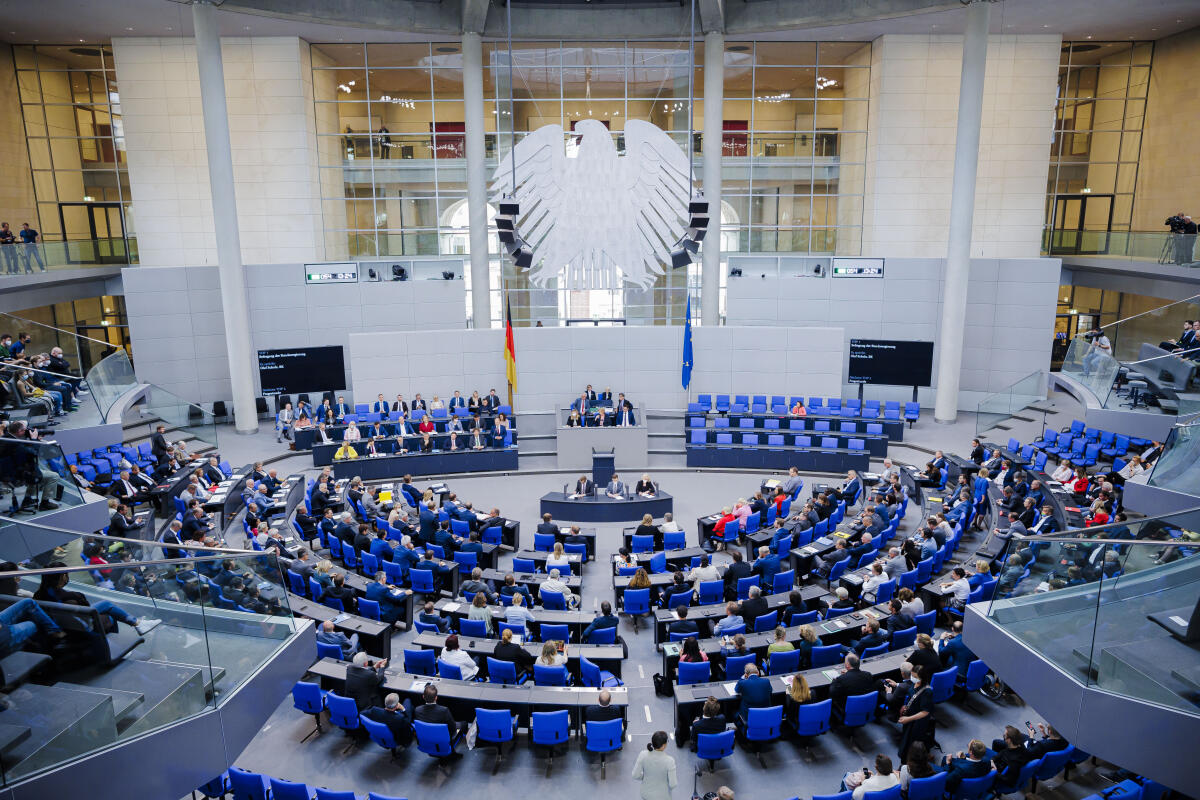  Bundeskanzler Olaf Scholz (SPD), aufgenommen im Rahmen einer Regierungsbefragung im Deutschen Bundestag.