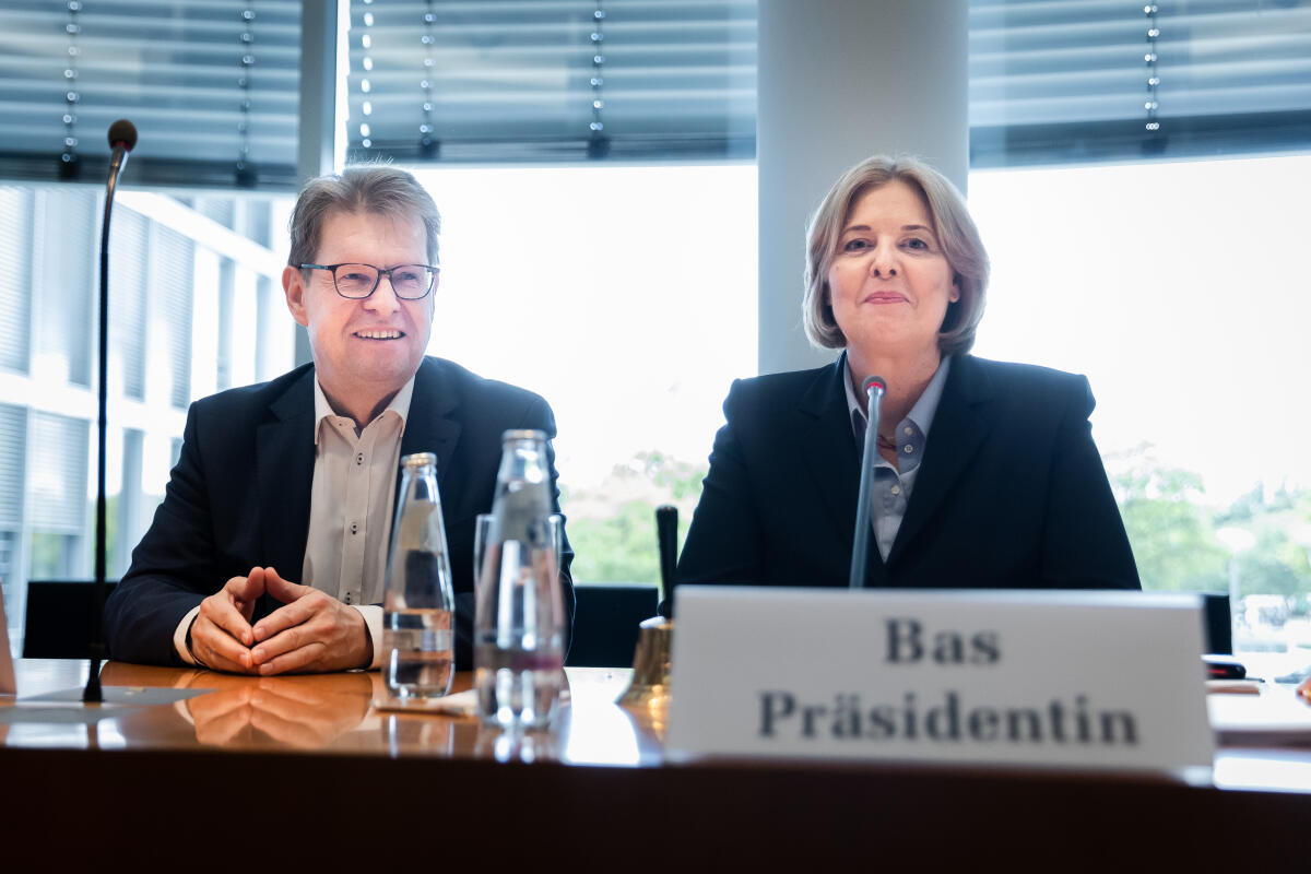 Bas, Bärbel; Stegner, Ralf Konstituierung des 1. Untersuchungsausschuss der 20. Wahlperiode. Vorsitzender ist Dr. Ralf Stegner (l), SPD, MdB. Hier mit Bundestagspräsidentin Bärbel Bas (r), SPD, MdB.