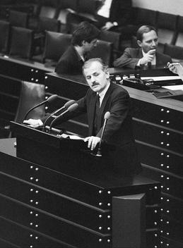 Feilcke, Jochen; Fischer, Joschka; Schäuble, Wolfgang Liegenschaften in Bonn, Plenargebäude