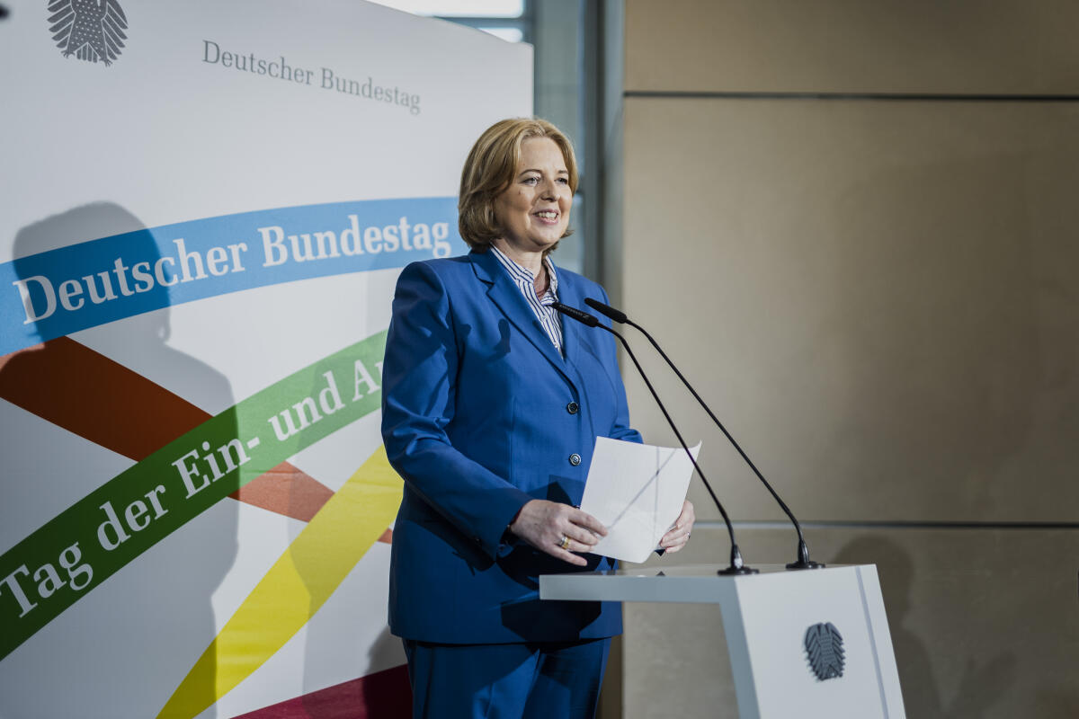 Bundestagspräsidentin Bärbel Bas (im Bild), SPD, MdB, eröffnet den 16. „Tag der Ein- und Ausblicke“ (TEA), dem Tag der offenen Tür des Deutschen Bundestages. Bas, Bärbel Bundestagspräsidentin Bärbel Bas (im Bild), SPD, MdB, eröffnet den 16. „Tag der Ein- und Ausblicke“ (TEA), dem Tag der offenen Tür des Deutschen Bundestages.
