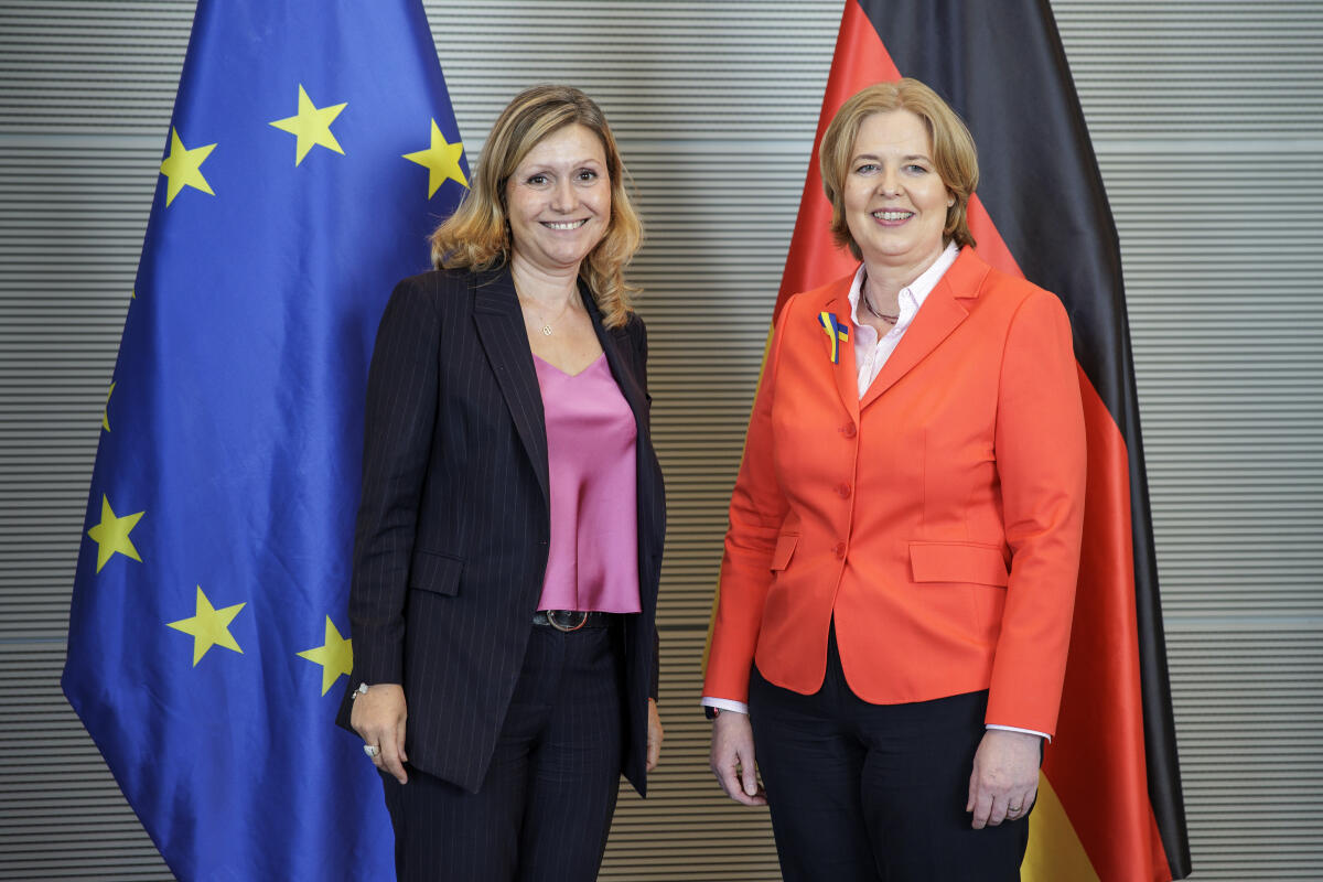 Bas, Bärbel Vom 15. bis 17. September 2022 treffen sich auf Einladung der Bundestagspräsidentin Bärbel Bas die Präsidentinnen und Präsidenten der Parlamente der G7-Staaten und des Europäischen Parlaments in Berlin. Hier die Präsidentin der Assemblée nationale, Yaël Braun-Pivet (l), und Bundestagspräsidentin Bärbel Bas (r), SPD, MdB, vor Beginn des bilateralen Gesprächs.