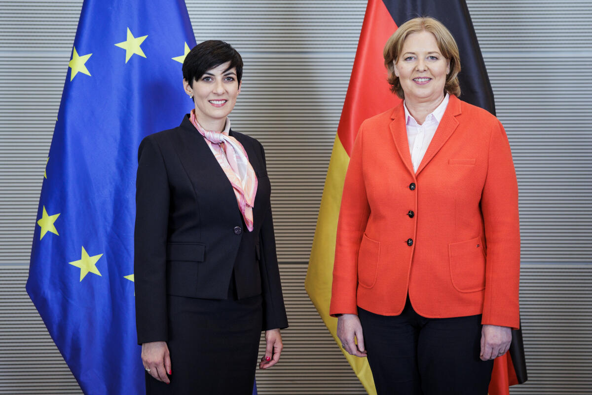 Bundestagspräsidentin Bärbel Bas (r), SPD, MdB, empfängt die Präsidentin des Abgeordnetenhauses des tschechischen Parlaments, Markéta Pekarová Adamová (l), zu einem Gespräch. Bas, Bärbel Bundestagspräsidentin Bärbel Bas (r), SPD, MdB, empfängt die Präsidentin des Abgeordnetenhauses des tschechischen Parlaments, Markéta Pekarová Adamová (l), zu einem Gespräch.