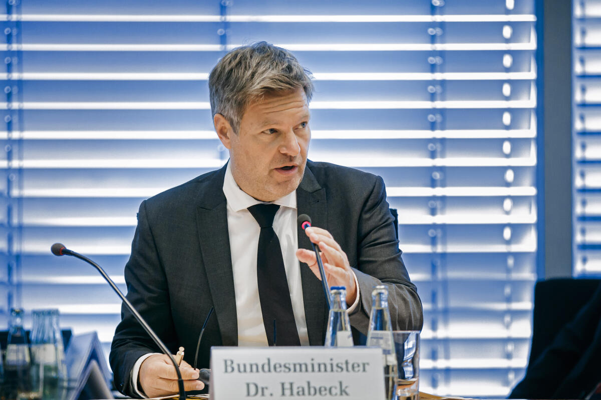 Bundesminister für Wirtschaft und Klimaschutz Dr. Robert Habeck (im Bild), Bündnis 90/Die Grünen, MdB, zu Gast im Ausschuss für Klimaschutz und Energie. Habeck, Robert Bundesminister für Wirtschaft und Klimaschutz Dr. Robert Habeck (im Bild), Bündnis 90/Die Grünen, MdB, zu Gast im Ausschuss für Klimaschutz und Energie.