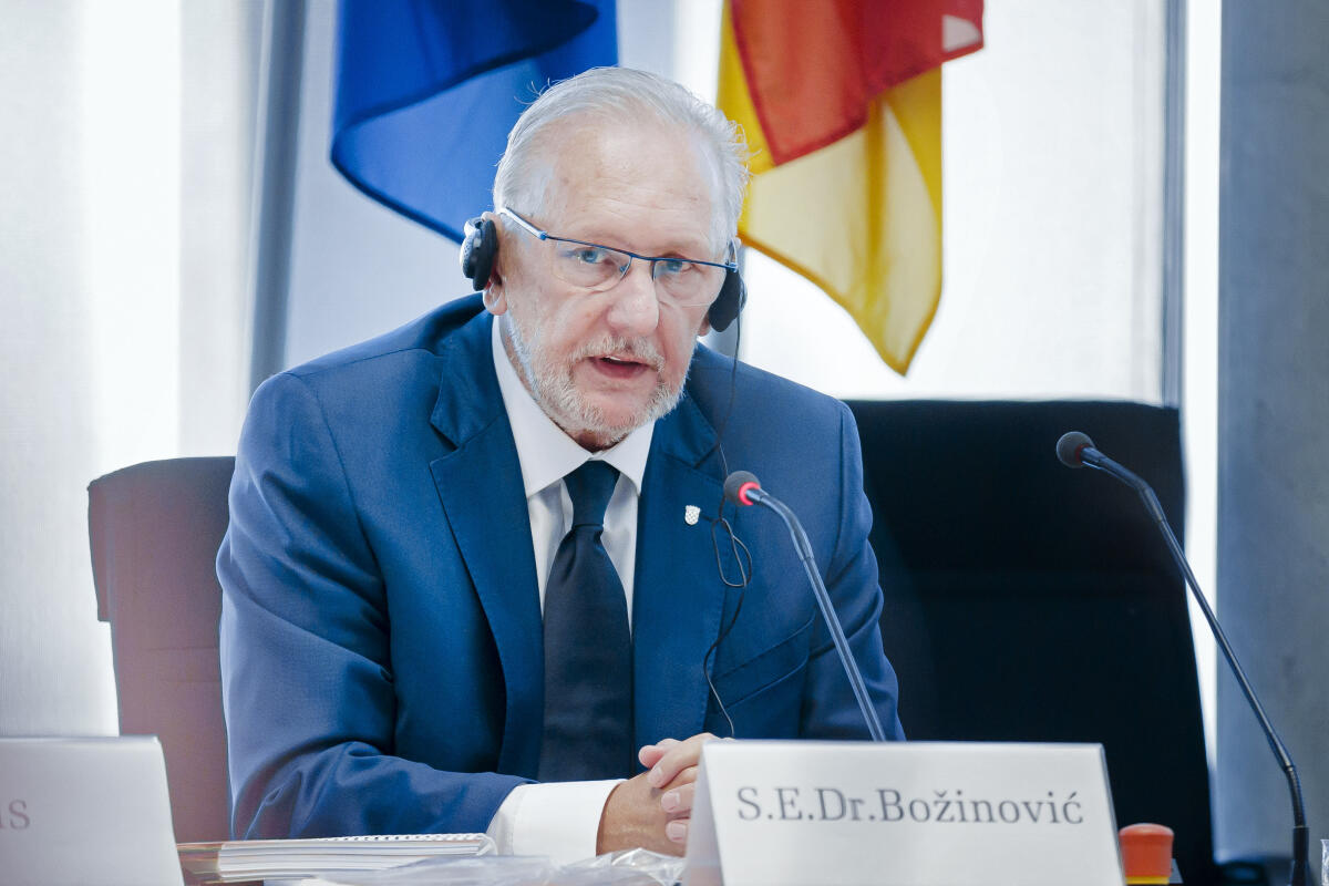 Innenminister und stellvertretender Ministerpräsident der Republik Kroatien, Dr. Davor Božinović (im Bild), zu Gast im Ausschuss für die Angelegenheiten der Europäischen Union. Innenminister und stellvertretender Ministerpräsident der Republik Kroatien, Dr. Davor Božinović (im Bild), zu Gast im Ausschuss für die Angelegenheiten der Europäischen Union.