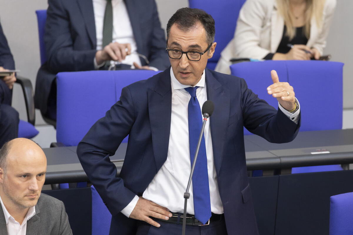Özdemir, Cem Bundesernährungs- und -landwirtschaftsminister Cem Özdemir, Bündnis90/Die Grünen, bei einer Regierungsbefragung. Berlin, 21.09.2022.