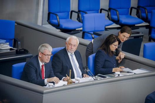 Kubicki, Wolfgang; Englhardt-Kopf, Martina; Kleebank, Helmut Reichstagsgebäude, Plenarsaal