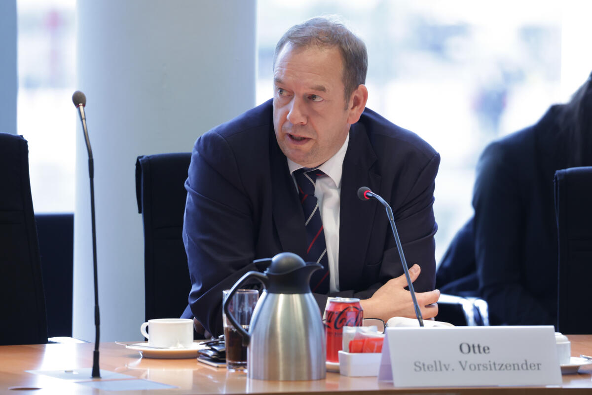 Otte, Henning Eine Delegation des Verteidigungsausschusses der Niederlande zu Gast im Verteidigungsausschuss des Deutschen Bundestages unter Leitung des stellvertretenden Vorsitzenden Henning Otte, CDU/CSU, MdB.