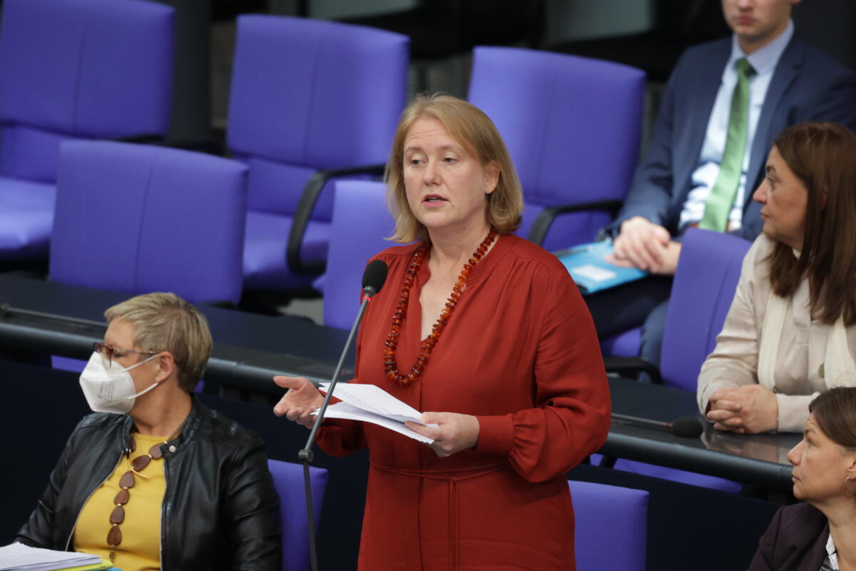 Paus, Lisa Bundesfamilienministerin Lisa Paus, Bündnis 90/Die Grünen in der Regierungsbefragung des Bundestages am Mittwoch, 28. September 2022