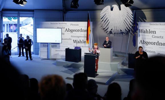 Pau, Petra Keine Bundestagsliegenschaft