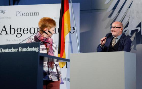 Pau, Petra Keine Bundestagsliegenschaft