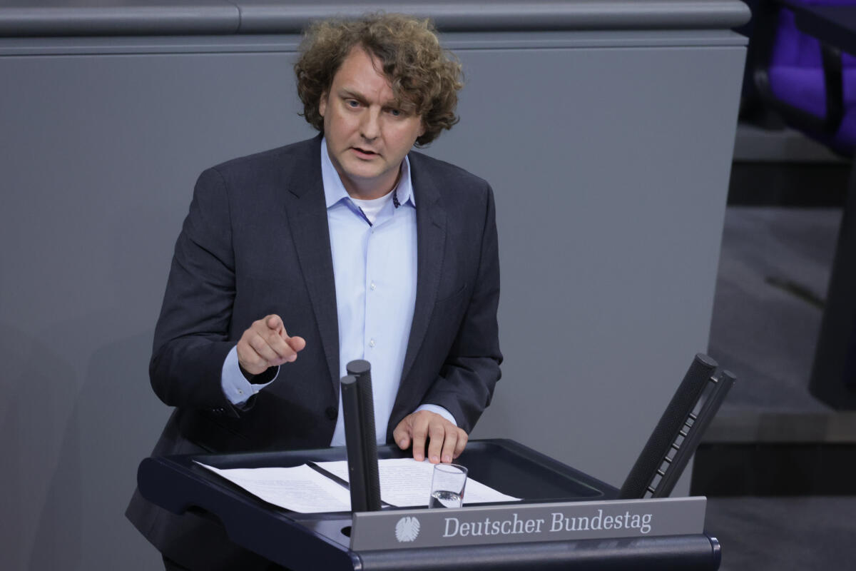 Malottki, Erik von Erik von Malottki, SPD, MdB, hält eine Rede zu TOP 5 „KiTa-Qualitätsgesetz“ im Plenum.