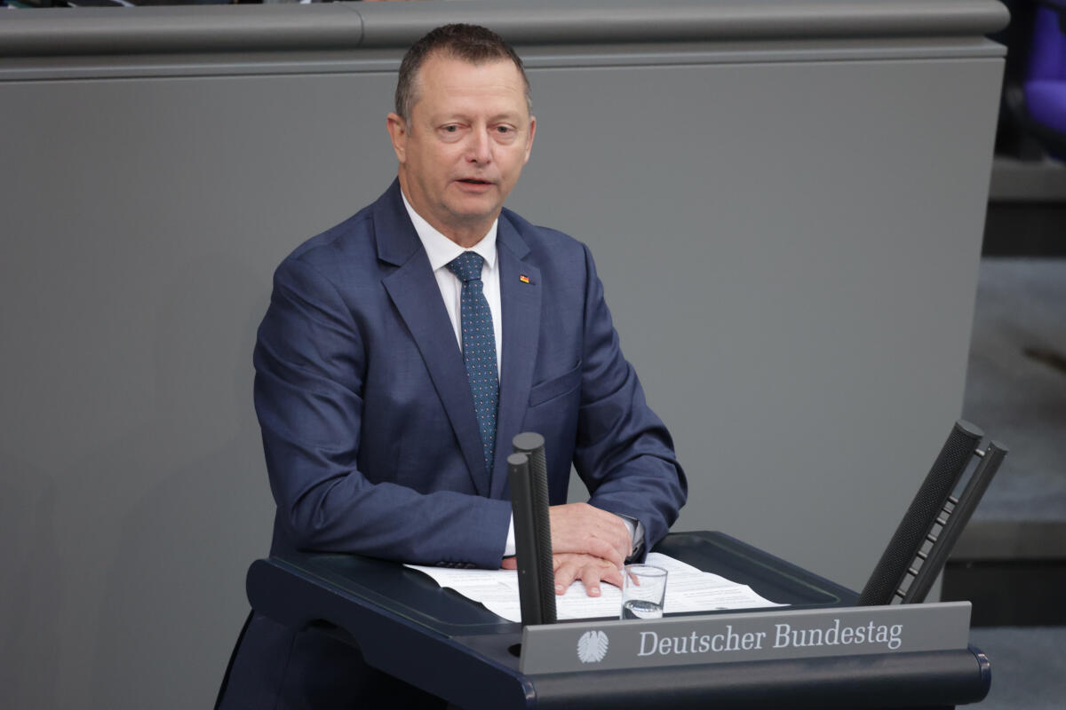 Stier, Dieter Dieter Stier, CDU/CSU, MdB, hält eine Rede zum TOP 27 „Berichte Ostdeutschland 2022, Stand der Deutschen Einheit 2021“ im Plenum.