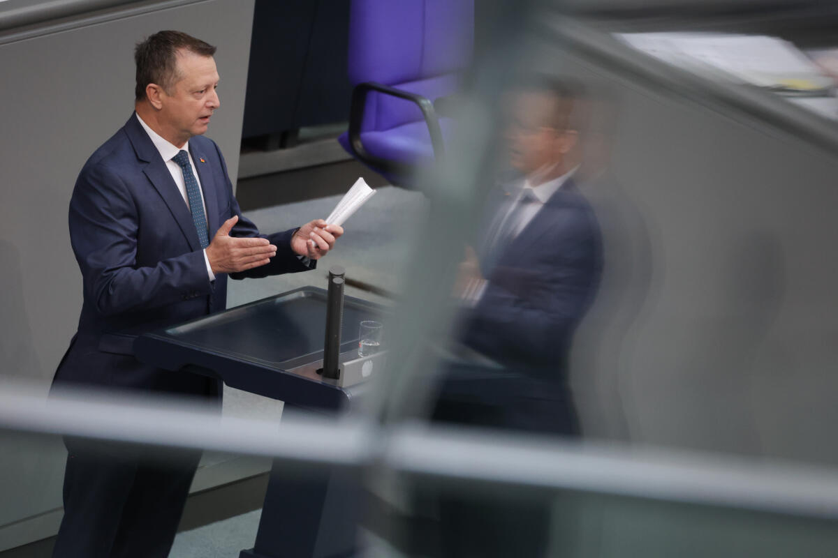 Stier, Dieter Dieter Stier, CDU/CSU, MdB, hält eine Rede zum TOP 27 „Berichte Ostdeutschland 2022, Stand der Deutschen Einheit 2021“ im Plenum.