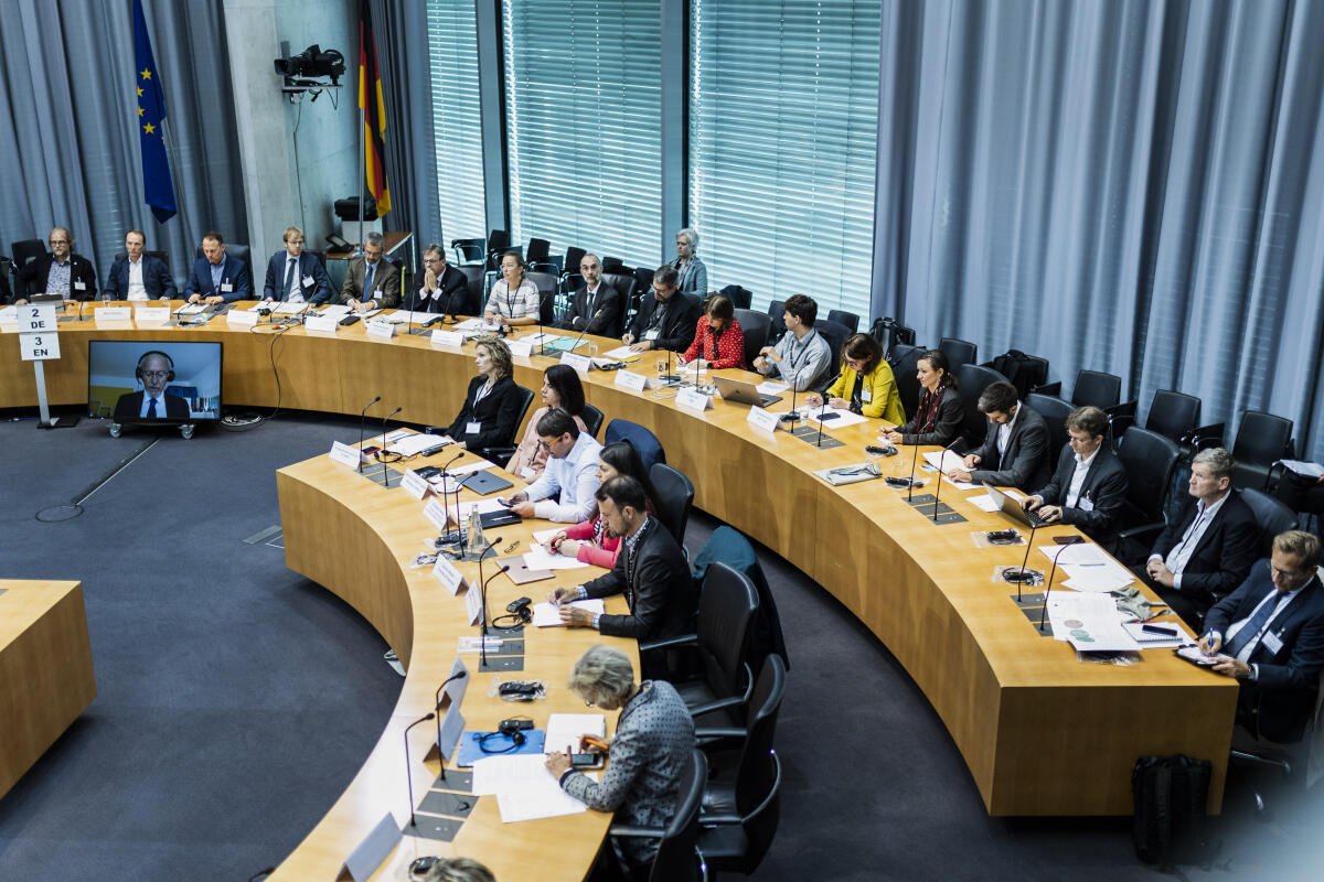 Die jährliche EPTA-Konferenz wird 2022 vom Deutschen Bundestag mit dem Büro für Technikfolgenabschätzung beim Deutschen Bundestag (TAB) unter Leitung des Vorsitzenden Kai Gehring, Bündnis 90/DIE GRÜNEN, MdB, ausgerichtet, die in diesem Jahr die EPTA-Präsidentschaft innehaben.; Blick in den Saal. Die jährliche EPTA-Konferenz wird 2022 vom Deutschen Bundestag mit dem Büro für Technikfolgenabschätzung beim Deutschen Bundestag (TAB) unter Leitung des Vorsitzenden Kai Gehring, Bündnis 90/DIE GRÜNEN, MdB, ausgerichtet, die in diesem Jahr die EPTA-Präsidentschaft innehaben.; Blick in den Saal.