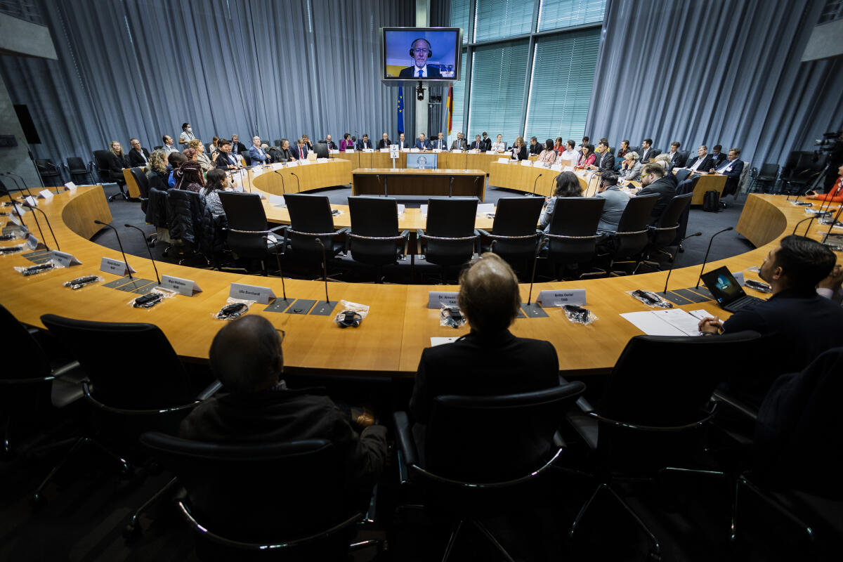 Die jährliche EPTA-Konferenz wird 2022 vom Deutschen Bundestag mit dem Büro für Technikfolgenabschätzung beim Deutschen Bundestag (TAB) unter Leitung des Vorsitzenden Kai Gehring, Bündnis 90/DIE GRÜNEN, MdB, ausgerichtet, die in diesem Jahr die EPTA-Präsidentschaft innehaben.; Blick in den Saal. Die jährliche EPTA-Konferenz wird 2022 vom Deutschen Bundestag mit dem Büro für Technikfolgenabschätzung beim Deutschen Bundestag (TAB) unter Leitung des Vorsitzenden Kai Gehring, Bündnis 90/DIE GRÜNEN, MdB, ausgerichtet, die in diesem Jahr die EPTA-Präsidentschaft innehaben.; Blick in den Saal.