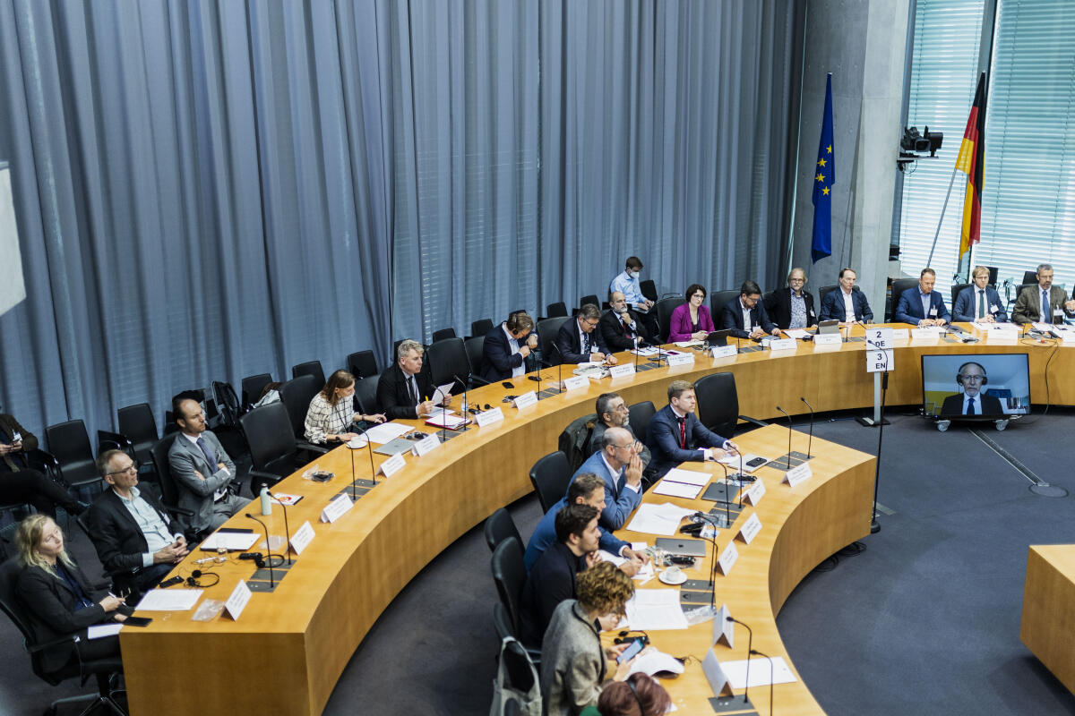 Die jährliche EPTA-Konferenz wird 2022 vom Deutschen Bundestag mit dem Büro für Technikfolgenabschätzung beim Deutschen Bundestag (TAB) unter Leitung des Vorsitzenden Kai Gehring, Bündnis 90/DIE GRÜNEN, MdB, ausgerichtet, die in diesem Jahr die EPTA-Präsidentschaft innehaben.; Blick in den Saal. Die jährliche EPTA-Konferenz wird 2022 vom Deutschen Bundestag mit dem Büro für Technikfolgenabschätzung beim Deutschen Bundestag (TAB) unter Leitung des Vorsitzenden Kai Gehring, Bündnis 90/DIE GRÜNEN, MdB, ausgerichtet, die in diesem Jahr die EPTA-Präsidentschaft innehaben.; Blick in den Saal.