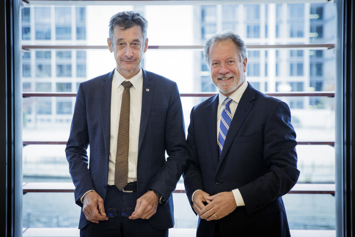 Gespräch des Ausschusses für wirtschaftliche Zusammenarbeit und Entwicklung mit dem Vorsitzenden des Ausschusses Dr. Christoph Hoffmann (l), FDP, MdB und David Muldrow Beasley (r) (Director of the United Nations World Food Programme, WFP). Hoffmann, Christoph Gespräch des Ausschusses für wirtschaftliche Zusammenarbeit und Entwicklung mit dem Vorsitzenden des Ausschusses Dr. Christoph Hoffmann (l), FDP, MdB und David Muldrow Beasley (r) (Director of the United Nations World Food Programme, WFP).