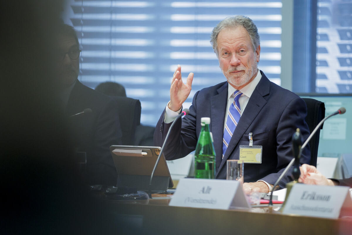 Gespräch des Ausschusses für Menschenrechte und humanitäre Hilfe mit dem Exekutivdirektor des Welternährungsprogramms der Vereinten Nationen (Director of the United Nations World Food Programme, WFP) , David Muldrow Beasley (im Bild). Gespräch des Ausschusses für Menschenrechte und humanitäre Hilfe mit dem Exekutivdirektor des Welternährungsprogramms der Vereinten Nationen (Director of the United Nations World Food Programme, WFP) , David Muldrow Beasley (im Bild).