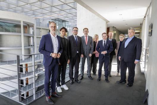 Seitz, Thomas; Lieb, Thorsten; Hennig-Wellsow, Susanne; Fiedler, Sebastian; Benner, Lukas; Weiss, Maria-Lena; Karaahmetoğlu, Macit; Volker, Ullrich Paul-Löbe-Haus, Sitzungssaal