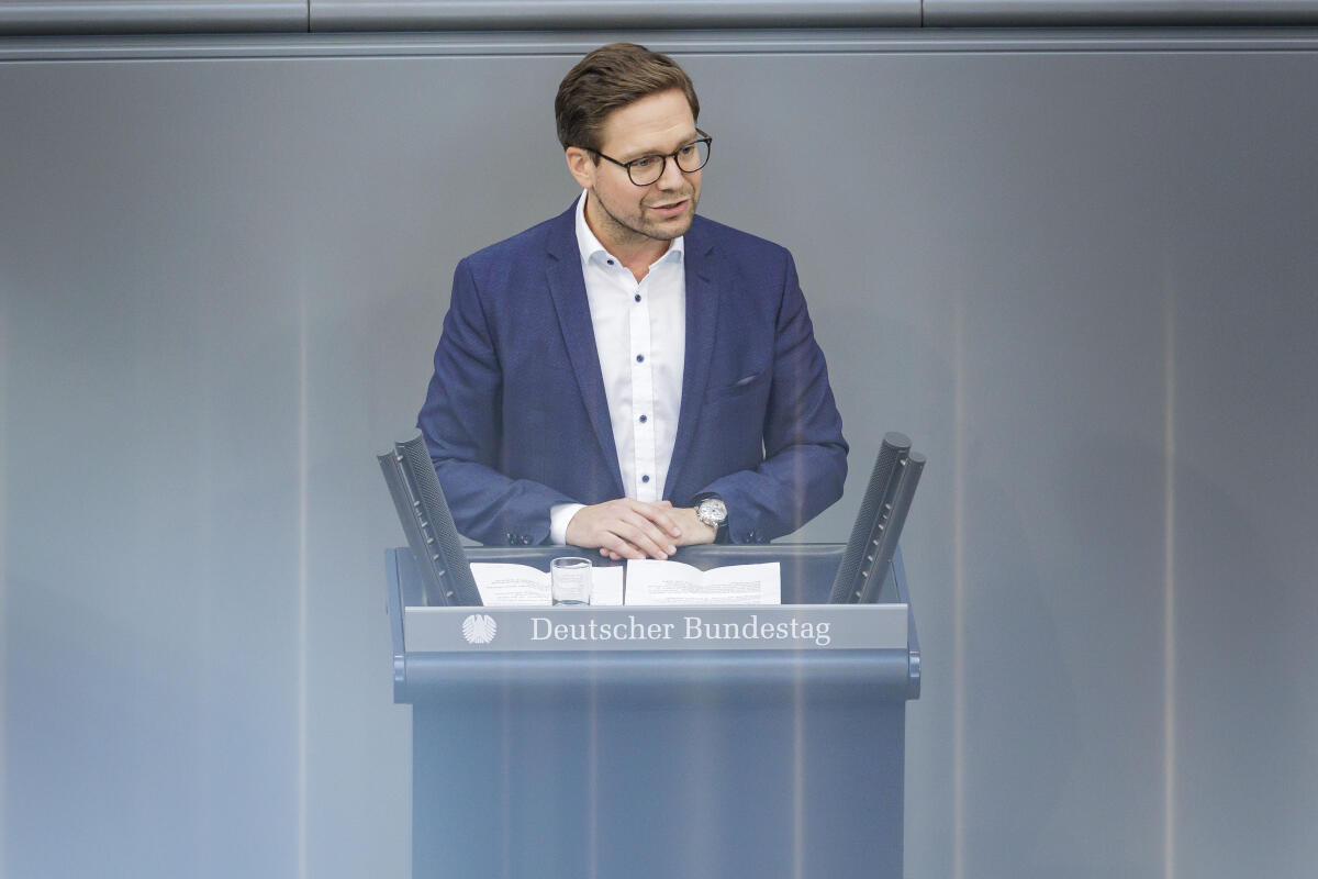 Fabian Gramling, CDU/CSU, MdB, hält eine Rede zu TOP 6 Enquete-Kommission „Sicherstellung der Energieversorgung“ im Plenum. Gramling, Fabian Fabian Gramling, CDU/CSU, MdB, hält eine Rede zu TOP 6 Enquete-Kommission „Sicherstellung der Energieversorgung“ im Plenum.