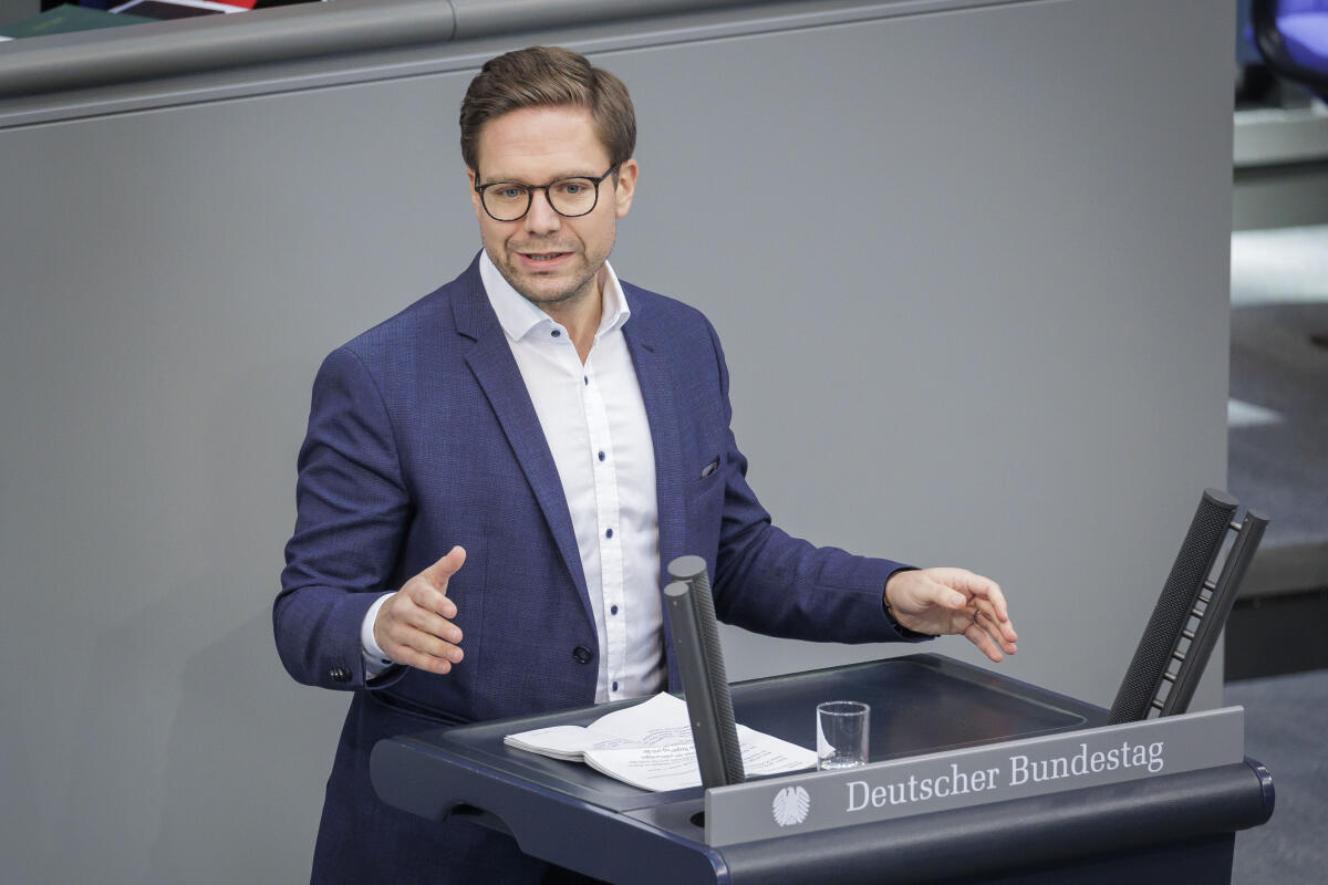 Fabian Gramling, CDU/CSU, MdB, hält eine Rede zu TOP 6 Enquete-Kommission „Sicherstellung der Energieversorgung“ im Plenum. Gramling, Fabian Fabian Gramling, CDU/CSU, MdB, hält eine Rede zu TOP 6 Enquete-Kommission „Sicherstellung der Energieversorgung“ im Plenum.