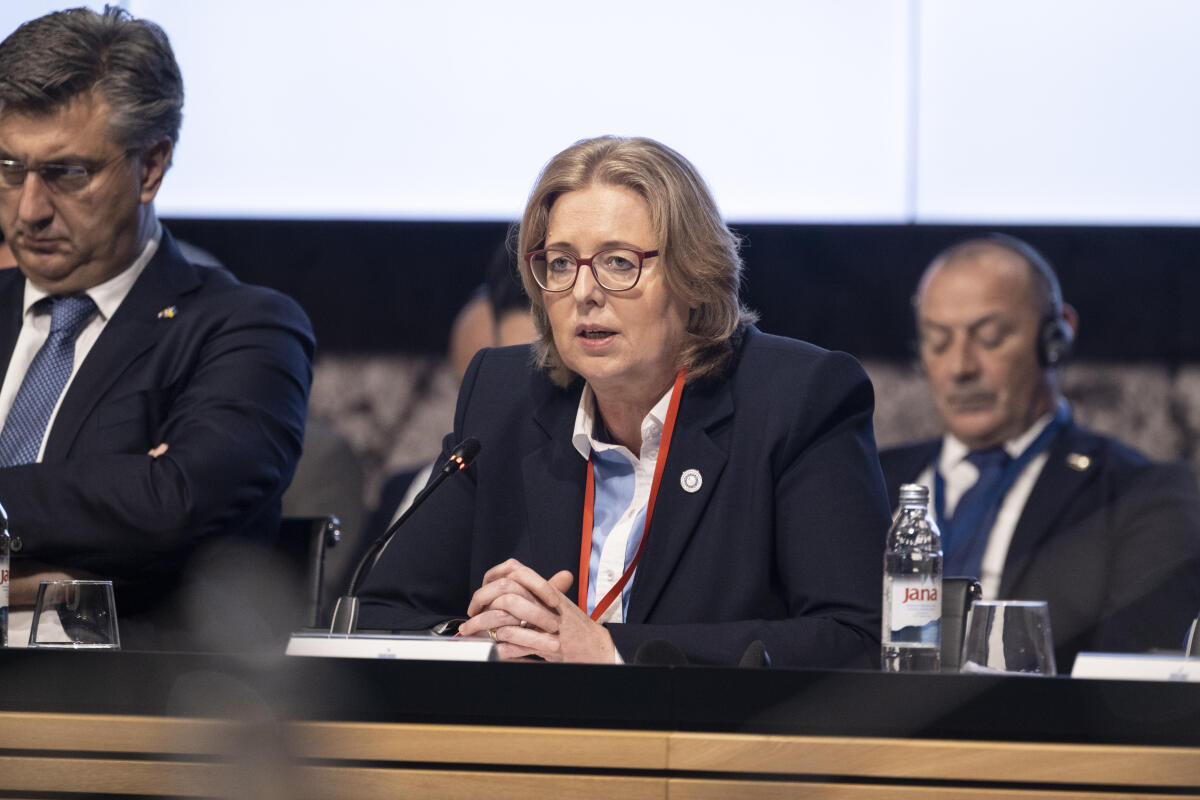 Bärbel Bas (m), SPD, MdB, Präsidentin des Deutschen Bundestages, während der 1. Parlamentarischen Konferenz zur Internationalen Krimplattform, Chrystal Ballroom, National- und Universitätsbibliothek Zagreb, Zagreb, Republik Kroatien. Bas, Bärbel Bärbel Bas (m), SPD, MdB, Präsidentin des Deutschen Bundestages, während der 1. Parlamentarischen Konferenz zur Internationalen Krimplattform, Chrystal Ballroom, National- und Universitätsbibliothek Zagreb, Zagreb, Republik Kroatien.