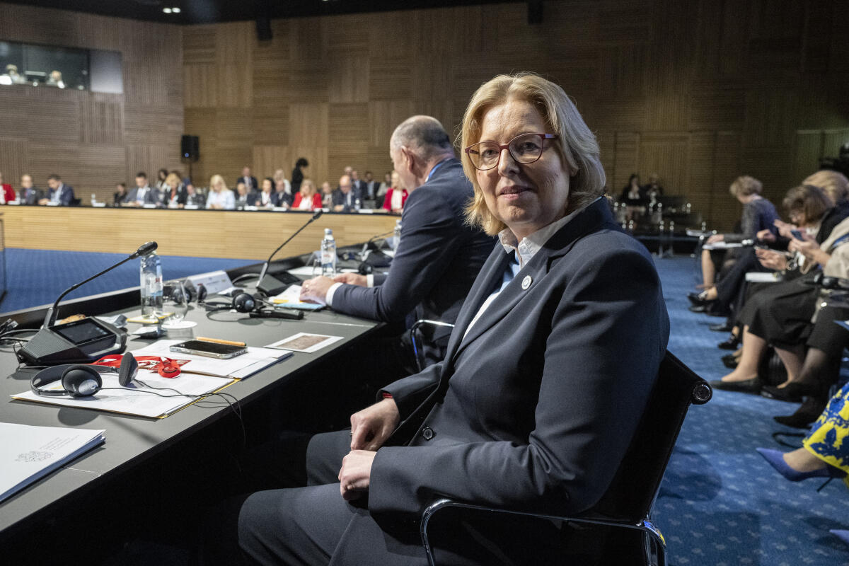 Bas, Bärbel Bärbel Bas (im Bild), SPD, MdB, Präsidentin des Deutschen Bundestages, während der 1. Parlamentarischen Konferenz zur Internationalen Krimplattform, Chrystal Ballroom, National- und Universitätsbibliothek Zagreb, Zagreb, Republik Kroatien.