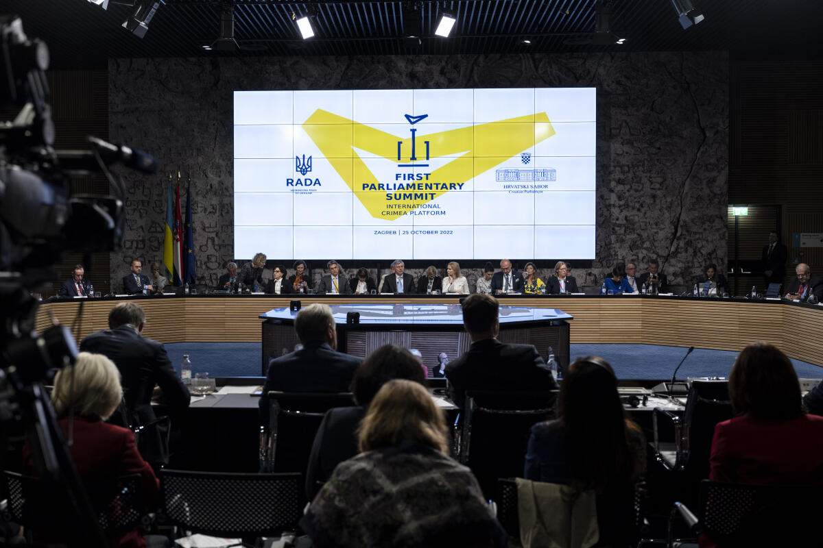 Bärbel Bas, SPD, MdB, Präsidentin des Deutschen Bundestages, während der 1. Parlamentarischen Konferenz zur Internationalen Krimplattform, Chrystal Ballroom, National- und Universitätsbibliothek Zagreb, Zagreb, Republik Kroatien.; Hier: Blick in den Saal Bas, Bärbel Bärbel Bas, SPD, MdB, Präsidentin des Deutschen Bundestages, während der 1. Parlamentarischen Konferenz zur Internationalen Krimplattform, Chrystal Ballroom, National- und Universitätsbibliothek Zagreb, Zagreb, Republik Kroatien.; Hier: Blick in den Saal