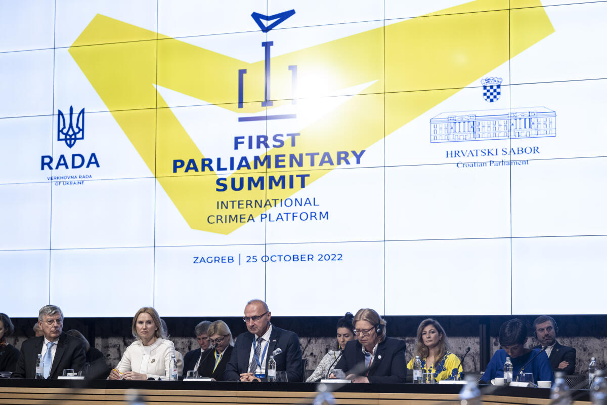 Bärbel Bas (2vr), SPD, MdB, Präsidentin des Deutschen Bundestages, während der 1. Parlamentarischen Konferenz zur Internationalen Krimplattform, Chrystal Ballroom, National- und Universitätsbibliothek Zagreb, Zagreb, Republik Kroatien. Bas, Bärbel Bärbel Bas (2vr), SPD, MdB, Präsidentin des Deutschen Bundestages, während der 1. Parlamentarischen Konferenz zur Internationalen Krimplattform, Chrystal Ballroom, National- und Universitätsbibliothek Zagreb, Zagreb, Republik Kroatien.