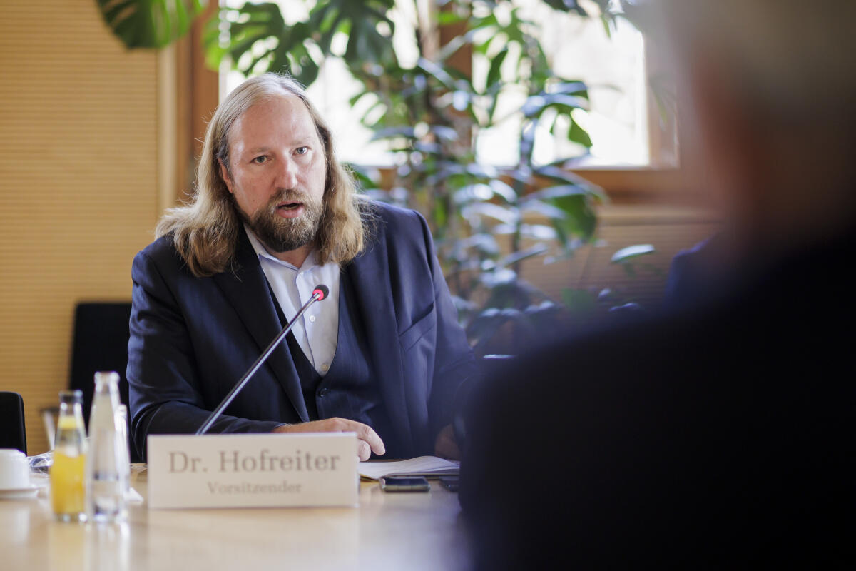 Gespräch des Ausschusses für die Angelegenheiten der Europäischen Union und des Rechtsausschusses unter Leitung des Vorsitzenden Dr. Anton Hofreiter (im Bild), Bündnis 90/Die Grünen, MdB, mit dem EU-Kommissar für Justiz, Didier Reynders. Hofreiter, Anton Gespräch des Ausschusses für die Angelegenheiten der Europäischen Union und des Rechtsausschusses unter Leitung des Vorsitzenden Dr. Anton Hofreiter (im Bild), Bündnis 90/Die Grünen, MdB, mit dem EU-Kommissar für Justiz, Didier Reynders.
