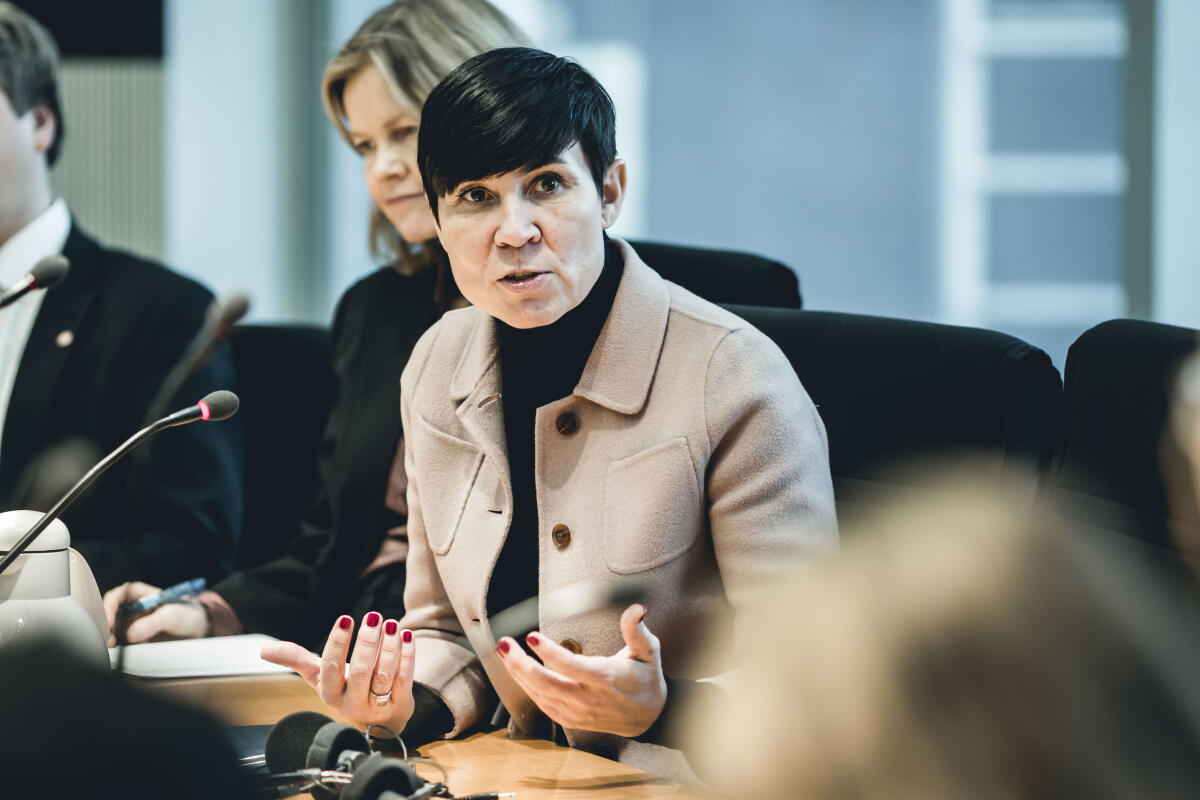 Gespräch von Mitgliedern des Verteidigungsausschusses mit einer Delegation des norwegischen Ausschusses für Außen- und Verteidigungsangelegenheiten.; Hier im Bild: Ine Eriksen Søreide (Conservative Party), Vorsitzende des norwegischen Ausschusses.; Gespräch von Mitgliedern des Verteidigungsausschusses mit einer Delegation des norwegischen Ausschusses für Außen- und Verteidigungsangelegenheiten.; Hier im Bild: Ine Eriksen Søreide (Conservative Party), Vorsitzende des norwegischen Ausschusses.;