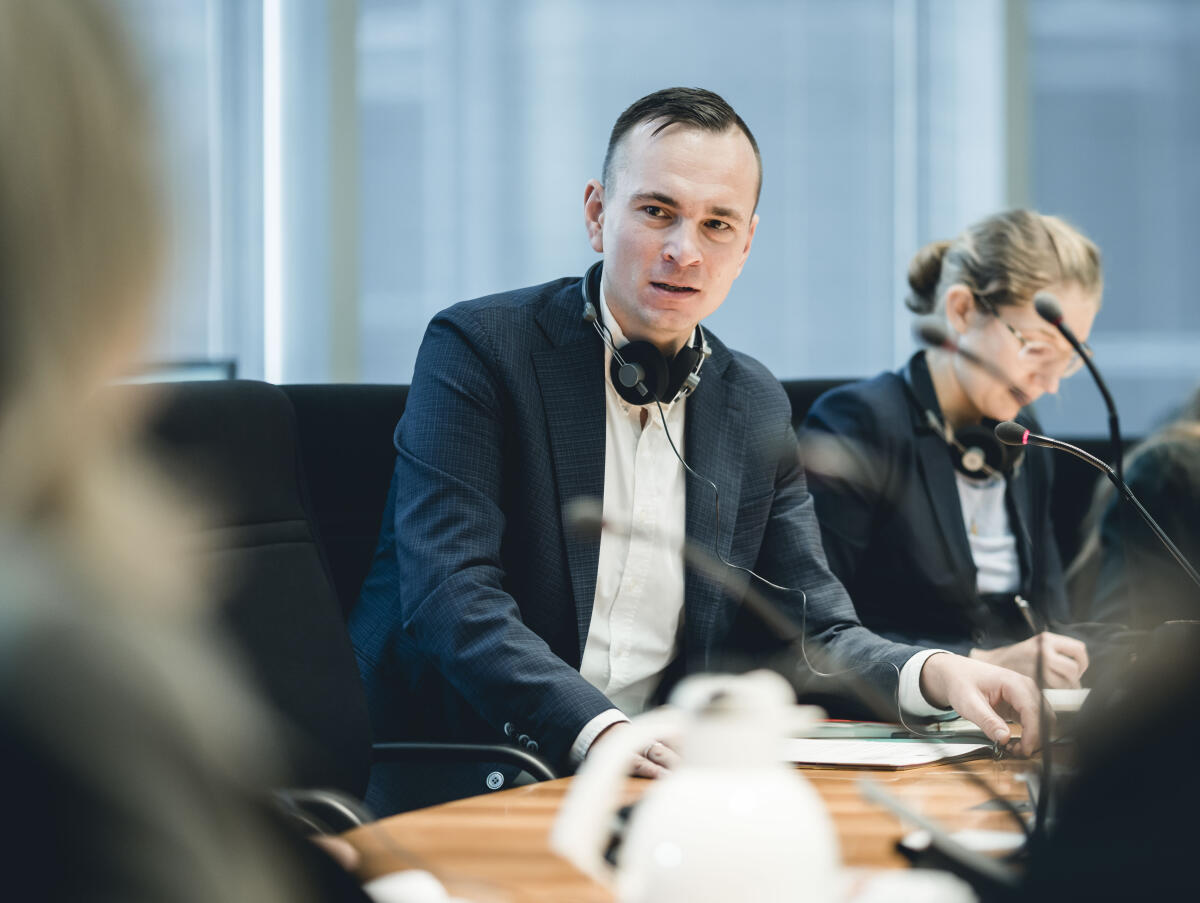 Arlt, Johannes Gespräch von Mitgliedern des Verteidigungsausschusses mit einer Delegation des norwegischen Ausschusses für Außen- und Verteidigungsangelegenheiten.; Hier im Bild: Johannes Arlt, SPD, MdB.; 