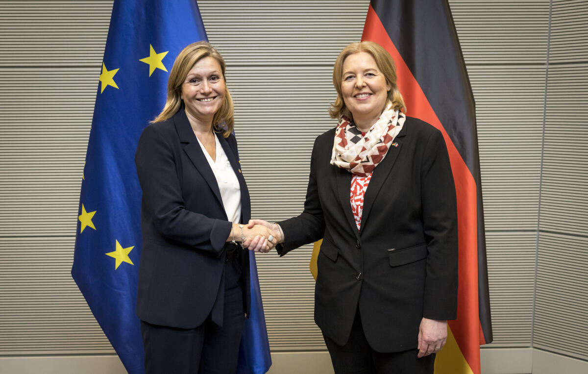 Bas, Bärbel Bundestagspräsidentin Bärbel Bas (r), SPD, MdB, empfängt die Präsidentin der französischen Assemblée nationale, Yaёl Braun-Pivet (l), zu einem Gespräch.