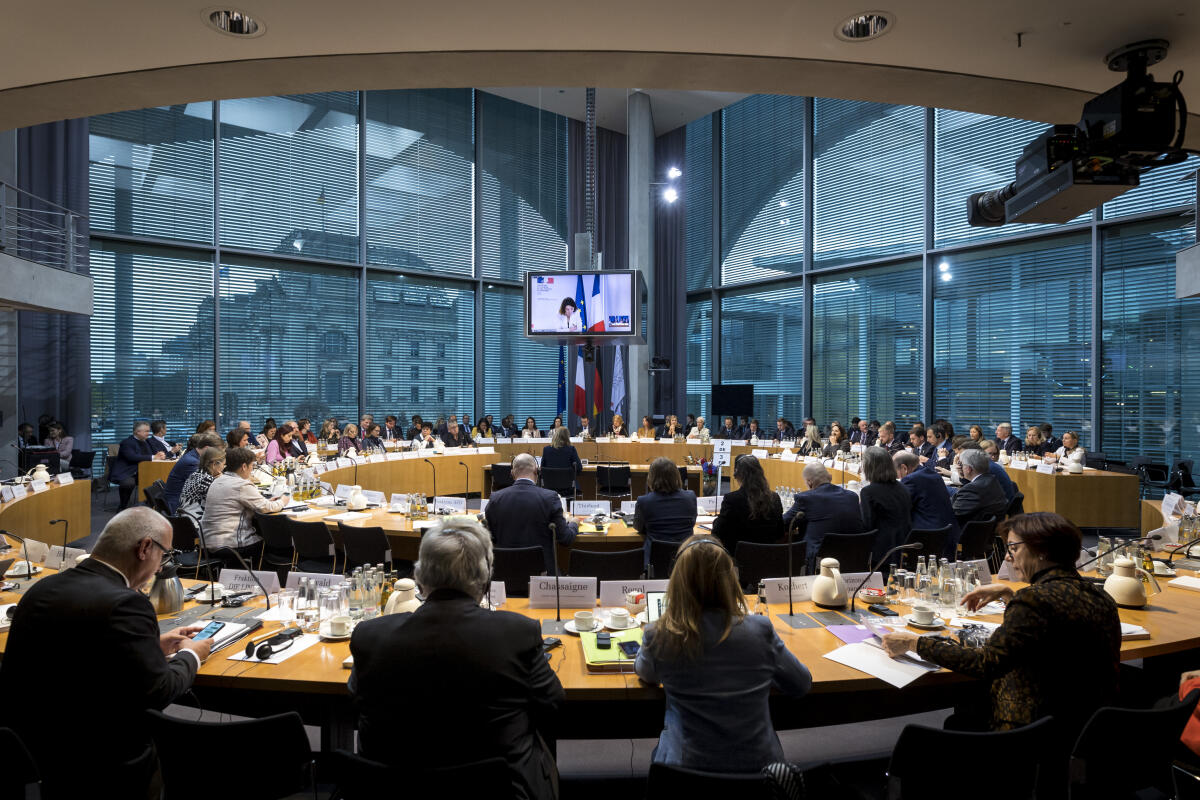  8. Sitzung der Deutsch-Französischen Parlamentarischen Versammlung (DFPV). Blick in den Saal.