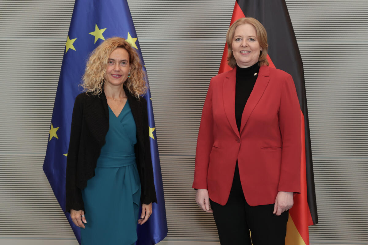 Bundestagspräsidentin Bärbel Bas (r), SPD, MdB, empfängt die Präsidentin des Congreso de los Diputados, Meritxell Batet Lamaña (l), zu einem Gespräch. Bas, Bärbel Bundestagspräsidentin Bärbel Bas (r), SPD, MdB, empfängt die Präsidentin des Congreso de los Diputados, Meritxell Batet Lamaña (l), zu einem Gespräch.