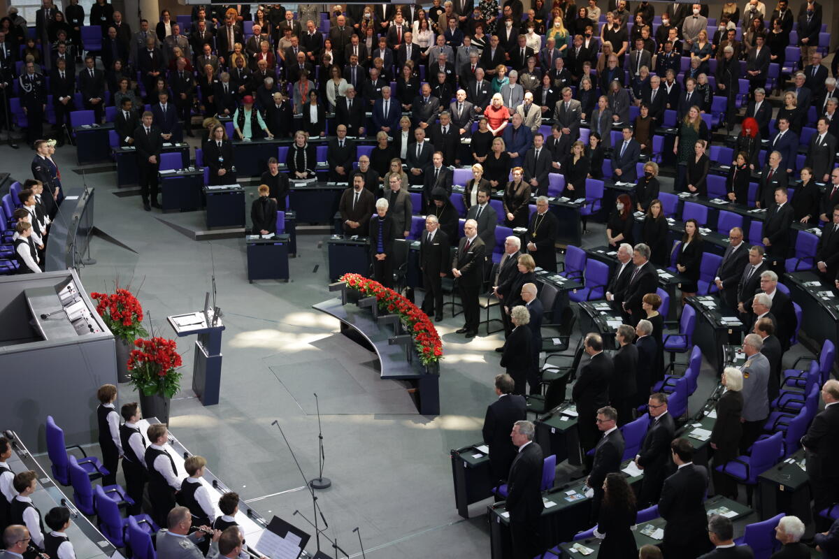  Gedenkveranstaltung des Volksbundes Deutsche Kriegsgräberfürsorge zum Volkstrauertag am Sonntag, 13. November 2022.; Blick ins Plenum